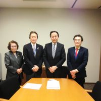 「医療・介護の負担増の中止」と「2018年改定での診療報酬の引き上げ」を要請