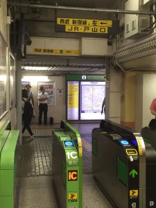 ③高田馬場駅戸山口改札