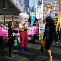 有楽町マリオン前で街頭宣伝/保険で良い歯科医療請願署名への協力は561筆