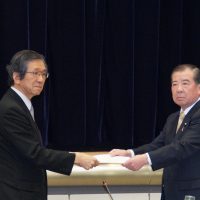 歯科診療報酬改定内容・点数が決定/中医協が2014年度診療報酬改定で田村厚労大臣に「答申」行う